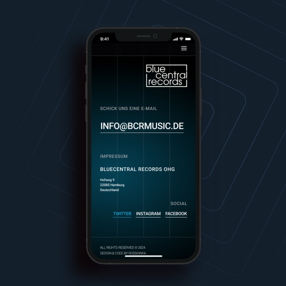 Mobile view on footer and contact
