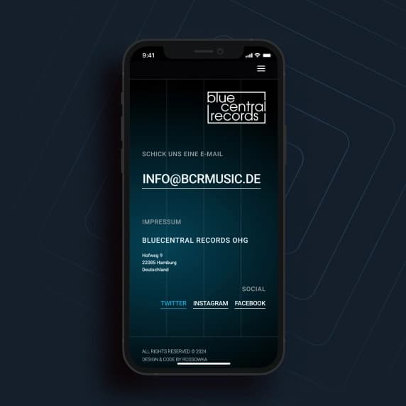 Mobile view on footer and contact