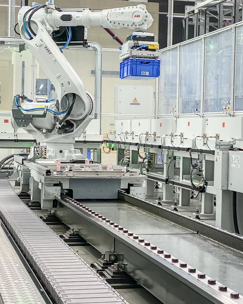 Photo of a robot assembling a manifold at HAWE